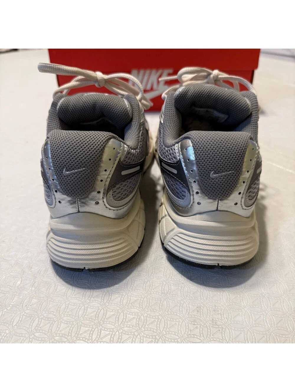 Nike V5 RNR Sneaker 8 Women's 6.5 Men's